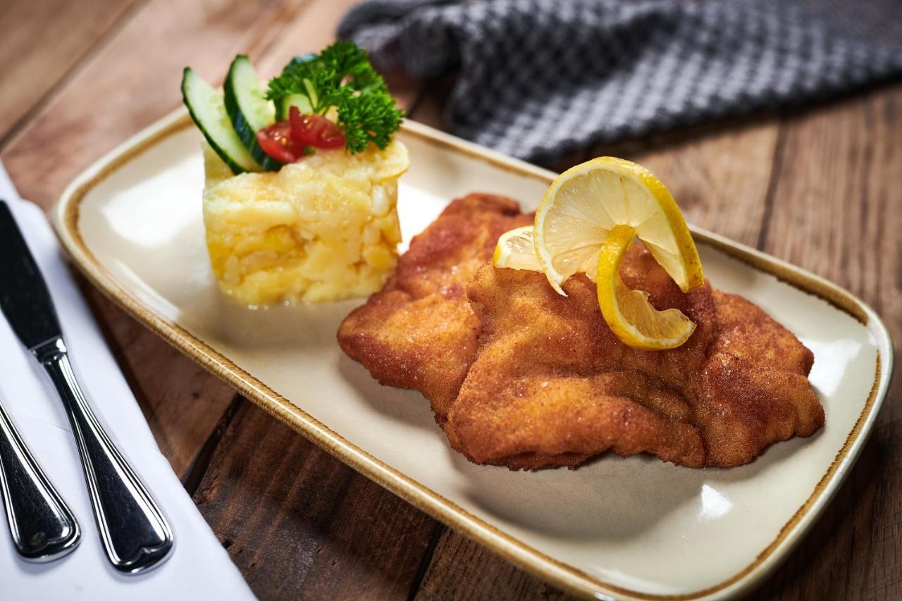 Der Schwan Hotel & Restaurant Schwanstetten エクステリア 写真