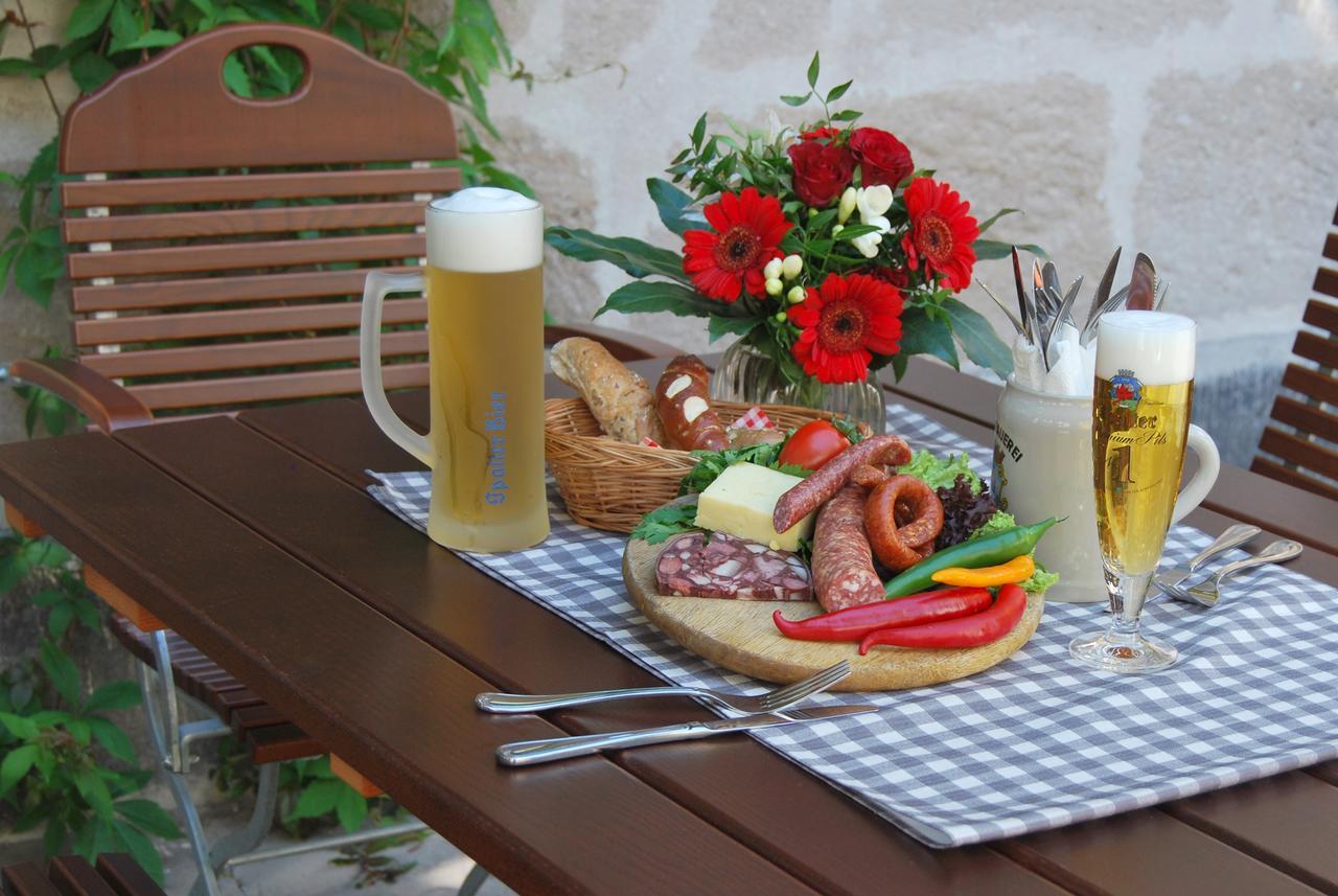 Der Schwan Hotel & Restaurant Schwanstetten エクステリア 写真