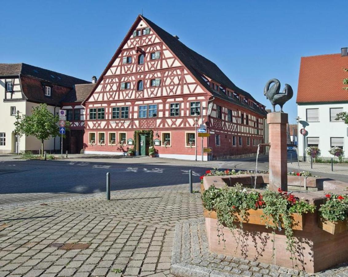 Der Schwan Hotel & Restaurant Schwanstetten エクステリア 写真